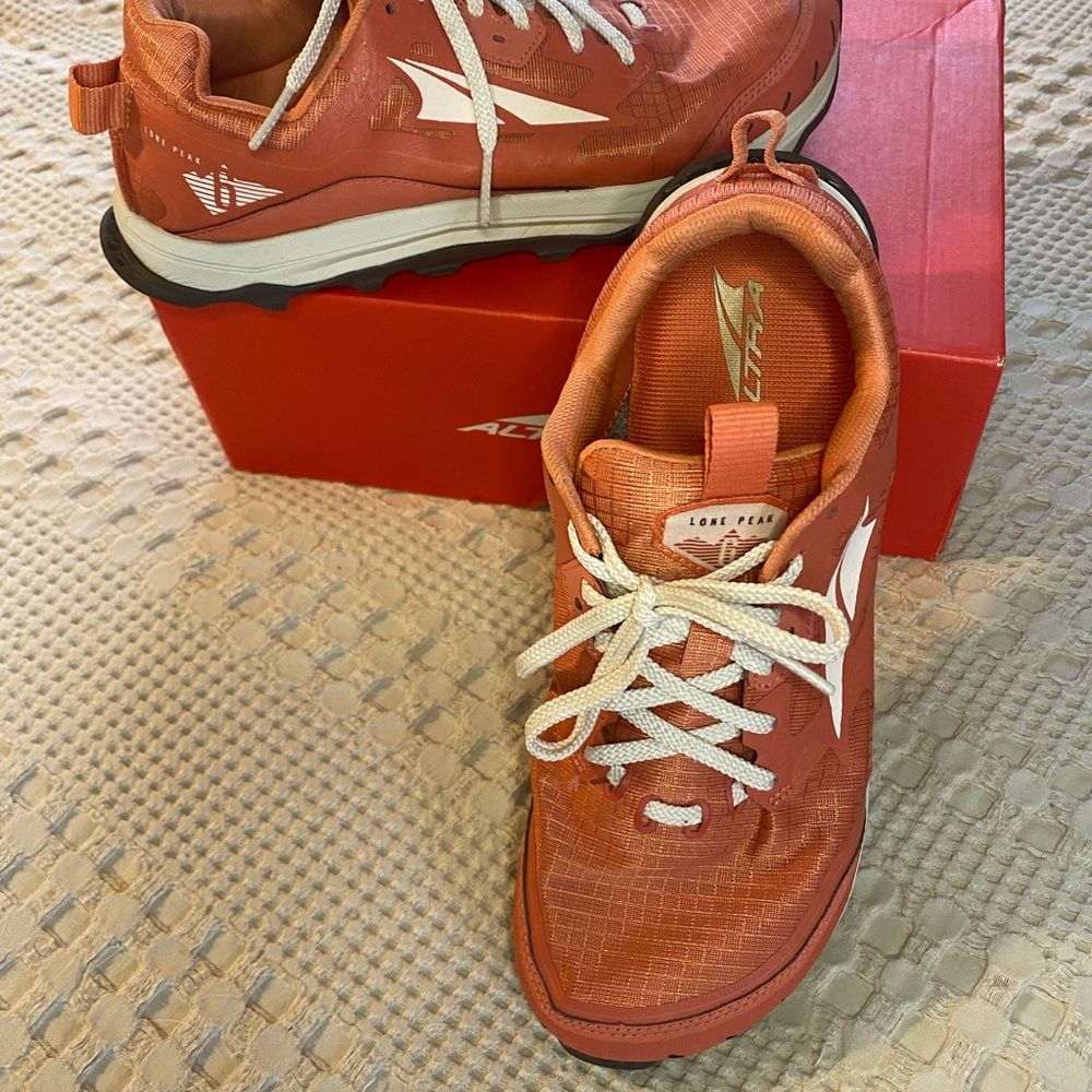 Altra Lone Peak 6 trail runner